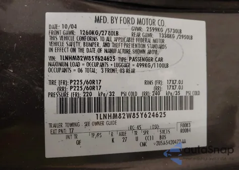 2005 Lincoln Town Car Signature Limited from USA, damaged, VIN 1LNHM82W85Y624625